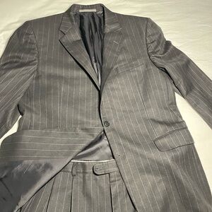 Beautiful Hickey Freeman grey pinstripe suit size 42R.